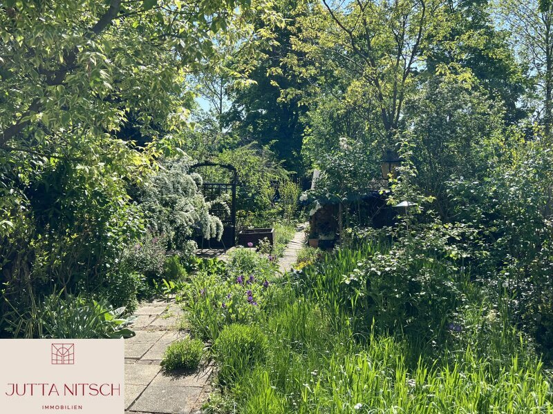 Thumbnail von Gut geschnittenes Reihenhaus im Split-Level mit blühendem Garten - Gumpoldskirchen