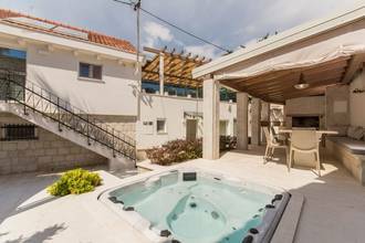 Thumbnail von Mediterranes Haus mit Blick auf das Meer