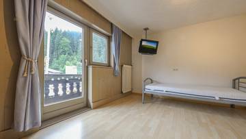 Thumbnail von Mehrfamilienhaus mit FREIZEITWOHNSITZWIDMUNG