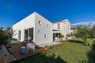 Thumbnail von Moderne Villa mit mediterranen Elementen nahe dem Meer