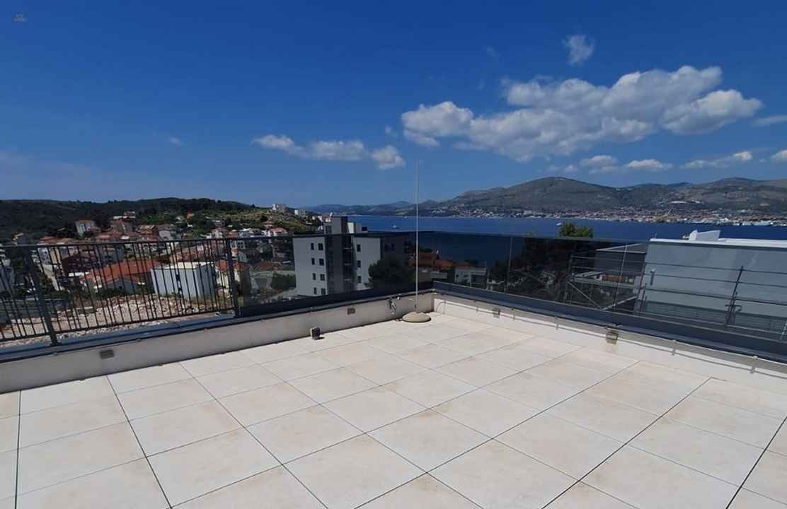 Maisonettewohnung mit Dachterrasse, Meerblick und Community-Pool