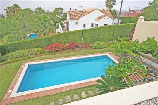 Luxus-Villa in El Paraiso R137481 