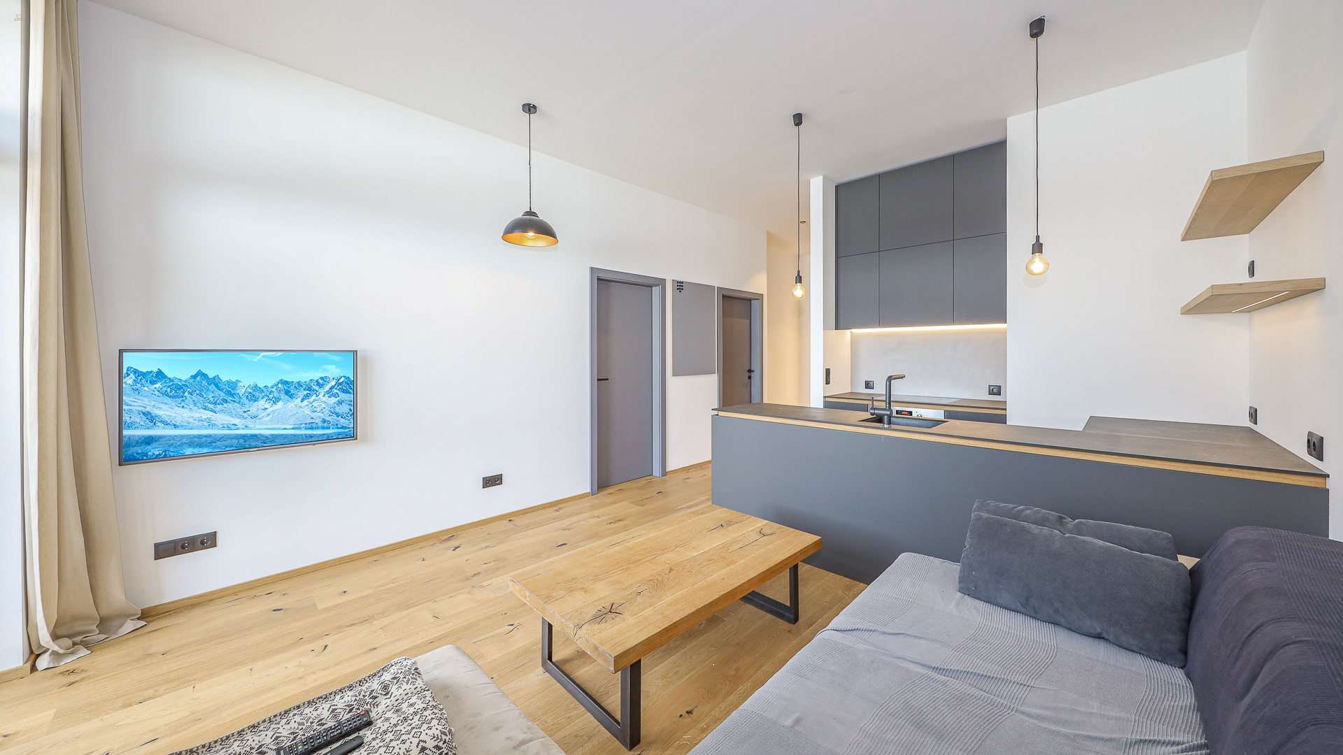 Neuwertige Wohnung in Ruhelage mit Kaiserblick