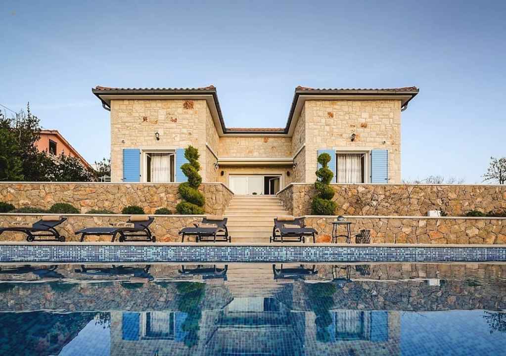 Malinska, Insel Krk: Neubau-Steinhaus mit Swimmingpool