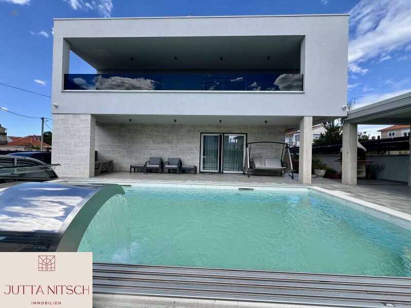 Architekten-Terrassenvilla mit Pool in Strandnähe -  Sukošan bei Zadar