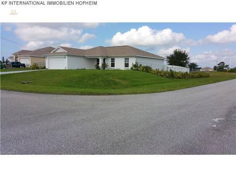 ***Modernes Einfamilienhaus in Cape Coral - mit Garten***