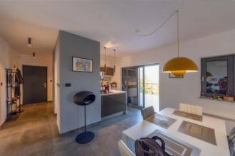 Thumbnail von Modernes Haus mit Pool in ruhiger Lage