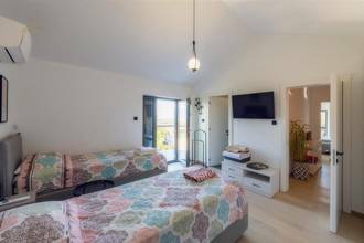 Thumbnail von Modernes Haus mit Pool in ruhiger Lage