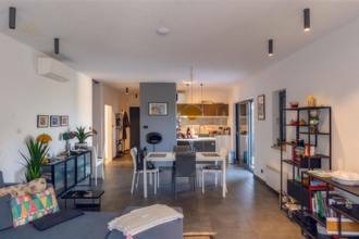 Thumbnail von Modernes Haus mit Pool in ruhiger Lage