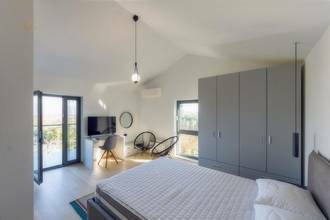 Thumbnail von Modernes Haus mit Pool in ruhiger Lage