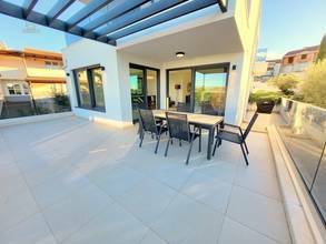 Thumbnail von Moderne Villa mit Meerblick