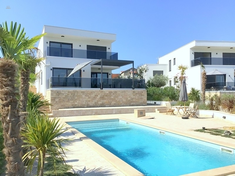 Moderne Villa mit Meerblick