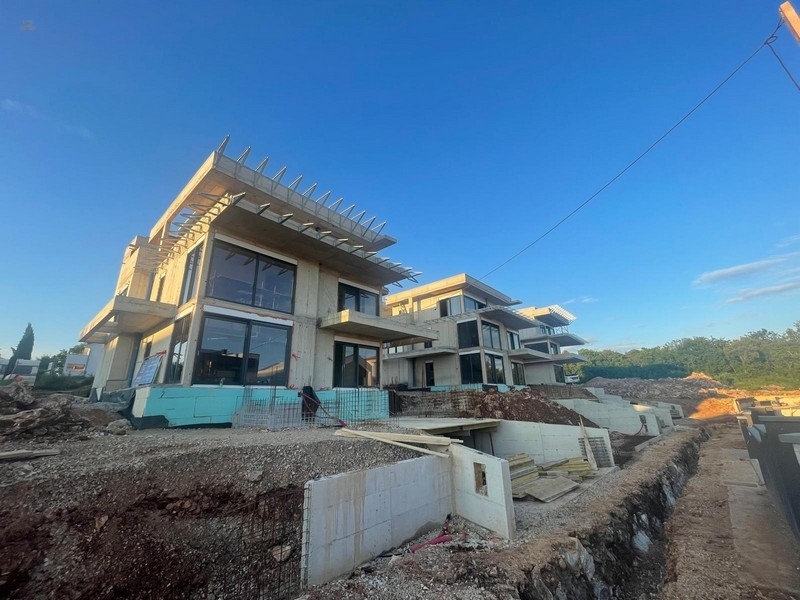Thumbnail von Moderne Maisonettewohnung mit Pool und Blick auf das Meer