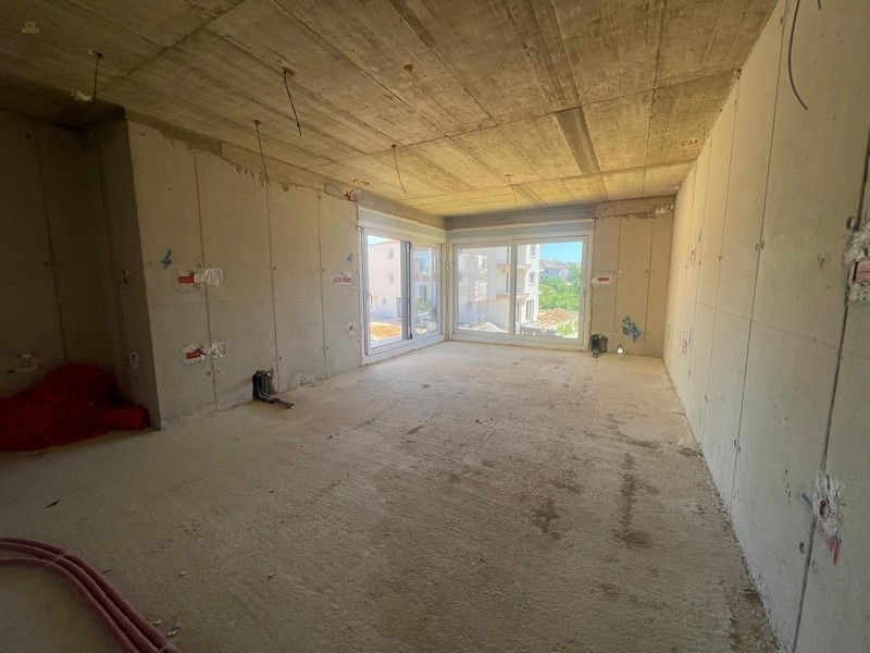 Thumbnail von Moderne Maisonettewohnung mit Pool und Blick auf das Meer