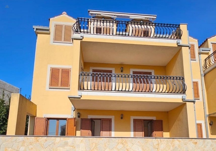 Möblierte Wohnung mit Garten und Meerblick