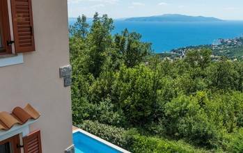 Thumbnail von Mediterrane Villa mit Swimmingpool und Blick ins Grüne und auf das Meer