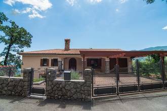 Thumbnail von Mediterrane Villa mit Swimmingpool und Blick ins Grüne und auf das Meer