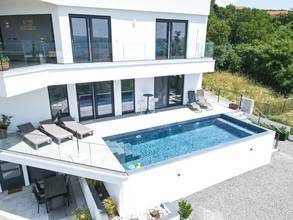 Thumbnail von Moderne Villa mit Pool und schönem Meerblick
