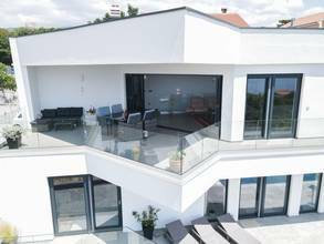 Thumbnail von Moderne Villa mit Pool und schönem Meerblick