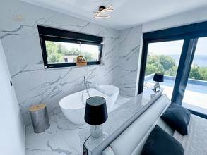 Thumbnail von Moderne Villa mit Pool und schönem Meerblick