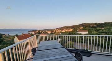 Thumbnail von Modernes Haus mit Pool und Meerblick