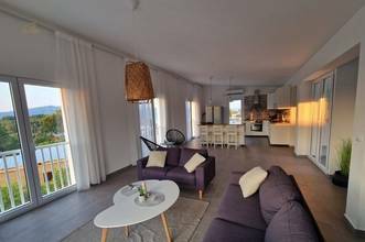 Thumbnail von Modernes Haus mit Pool und Meerblick