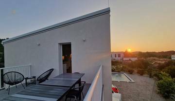 Thumbnail von Modernes Haus mit Pool und Meerblick