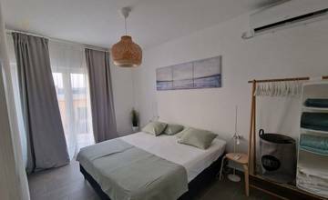 Thumbnail von Modernes Haus mit Pool und Meerblick