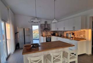 Thumbnail von Modernes Haus mit Pool und Meerblick