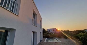 Thumbnail von Modernes Haus mit Pool und Meerblick