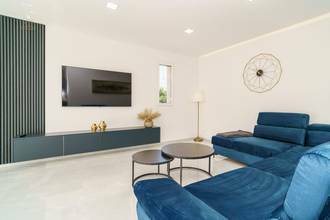 Thumbnail von Moderne Villa mit Swimmingpool und Meerblick in ruhiger Umgebung