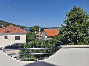 Thumbnail von Haus mit zwei Wohnungen nahe dem Meer, Region Rogoznica