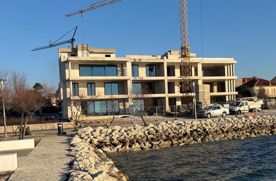 Modernes Appartement in der 1. Reihe zum Meer