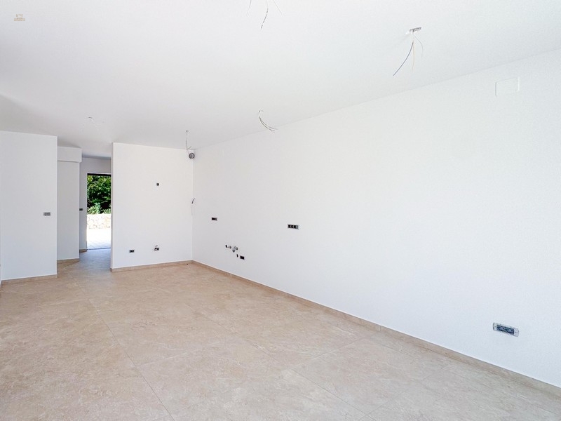 Thumbnail von Maisonettewohnung mit Garten und Swimmingpool