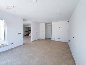 Thumbnail von Maisonettewohnung mit Garten und Swimmingpool