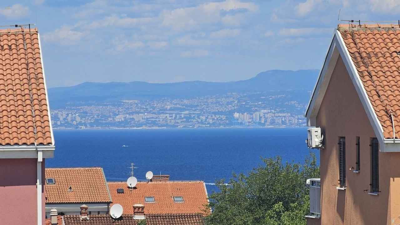 Möbliertes Neubau-Appartement mit Meerblick