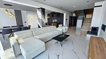 Thumbnail von Nowoczesna willa z basenem i pięknym widokiem na morze