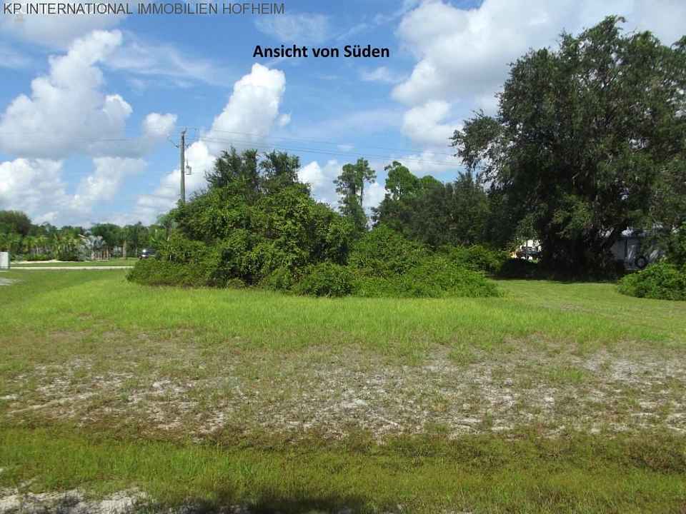***Nobles terrein - slechts enkele meters van het meer verwijderd***