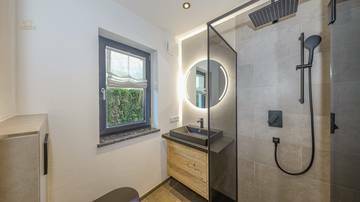 Thumbnail von Exclusieve chalet met zwembad direct aan de golfbaan