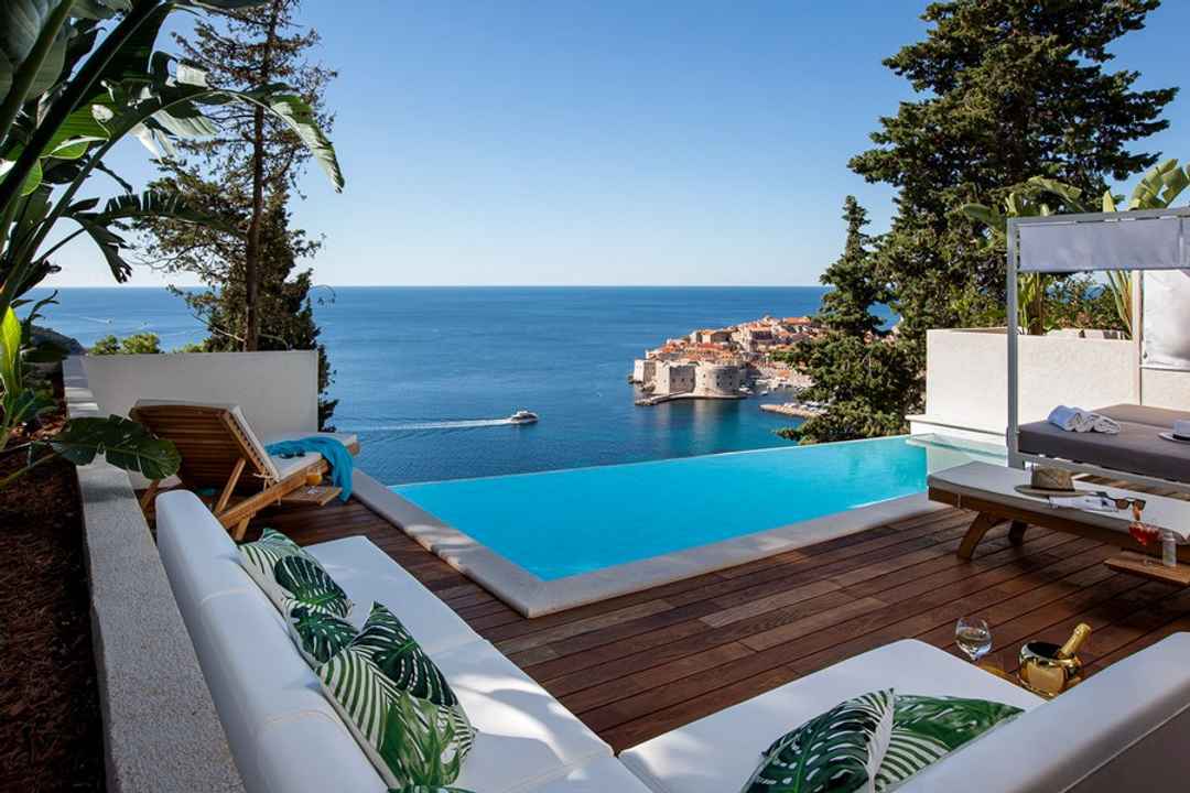 Villa de luxe dans un emplacement exceptionnel avec vue sur la vieille ville et la mer