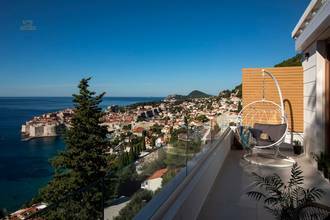 Thumbnail von 旧市街と海を見渡す、特別な場所にある豪華なヴィラ