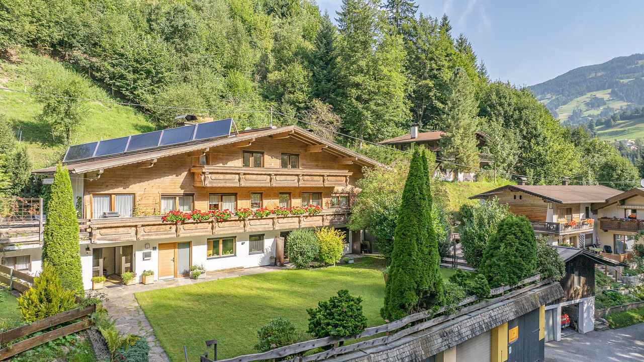 Großzügiges Mehrfamilienhaus mit 3 Wohnungen