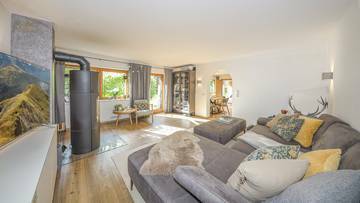 Thumbnail von Großzügiges Mehrfamilienhaus mit 3 Wohnungen