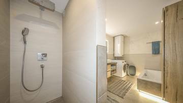 Thumbnail von Großzügiges Mehrfamilienhaus mit 3 Wohnungen