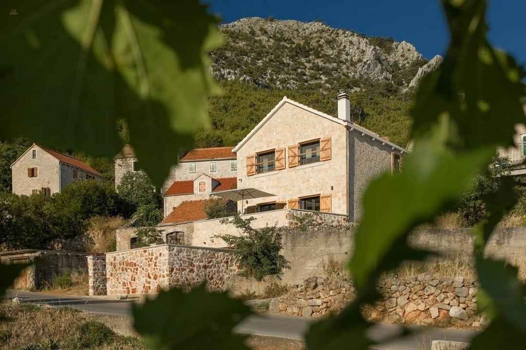 Mediterranes Steinhaus mit schönem Blick