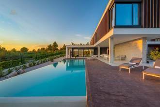 Thumbnail von Moderne Villa mit Infinity-Pool und Panorama-Meerblick