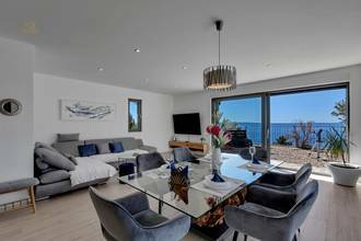 Thumbnail von Moderne Steinvilla mit Swimmingpool und Meerblick