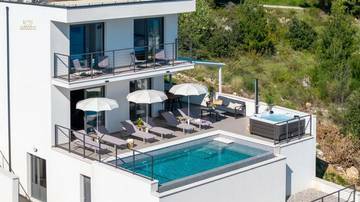 Thumbnail von Moderne Villa mit Infinity-Pool und Panorama-Meerblick, Region Omis