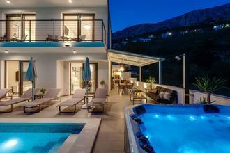 Thumbnail von Moderne Villa mit Infinity-Pool und Panorama-Meerblick, Region Omis