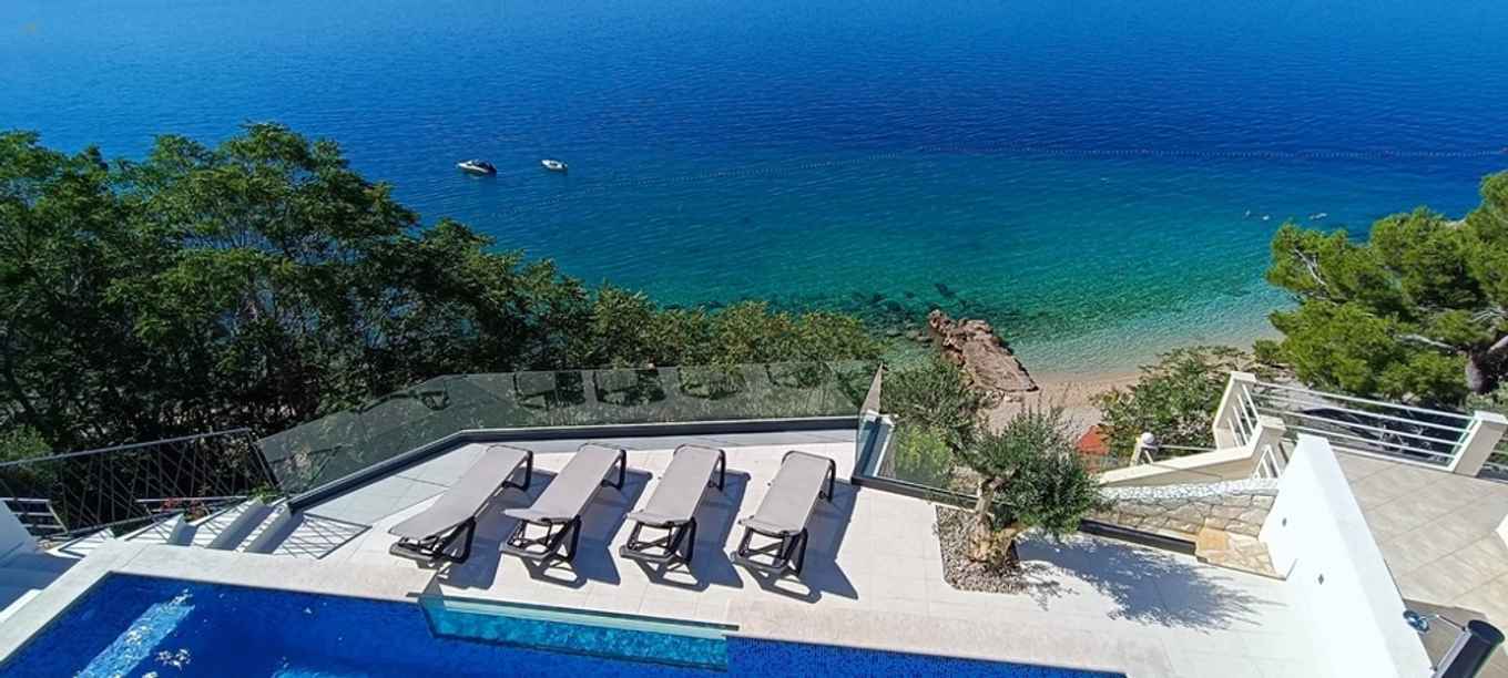 Luxuriöse Doppelhaushälfte mit Swimmingpool - direkt am Strand